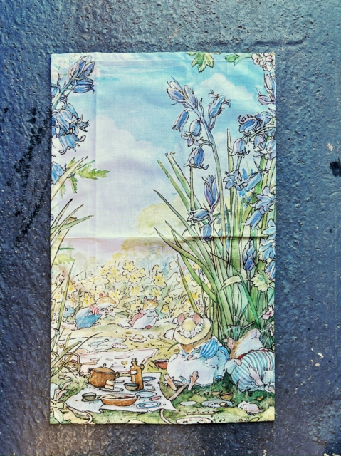 Brambly Hedge Spring Story Tea-towel